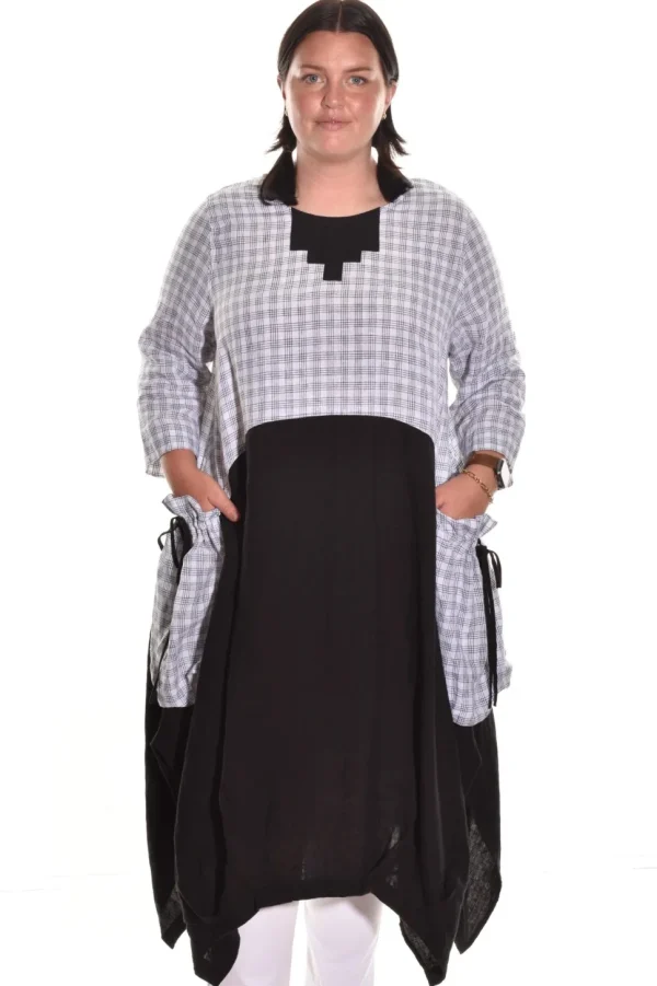 Cheyenne. Tie Pouch Pocket Dress.