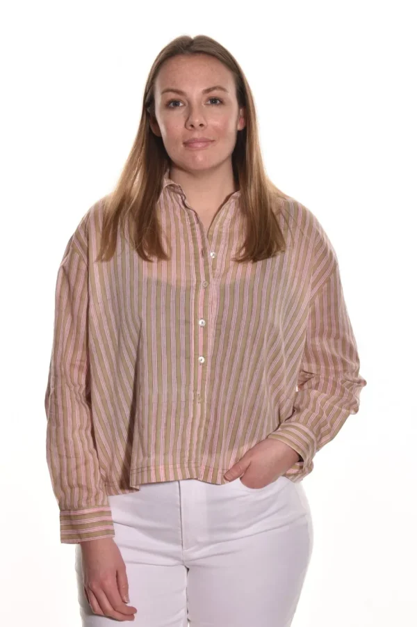 Lea. One Size Boxy Button Top.
