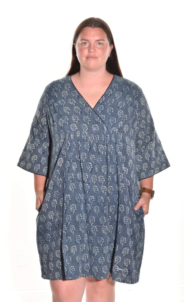 Lea. The Crossover Dress With Handblock Print In Organic Cotton.